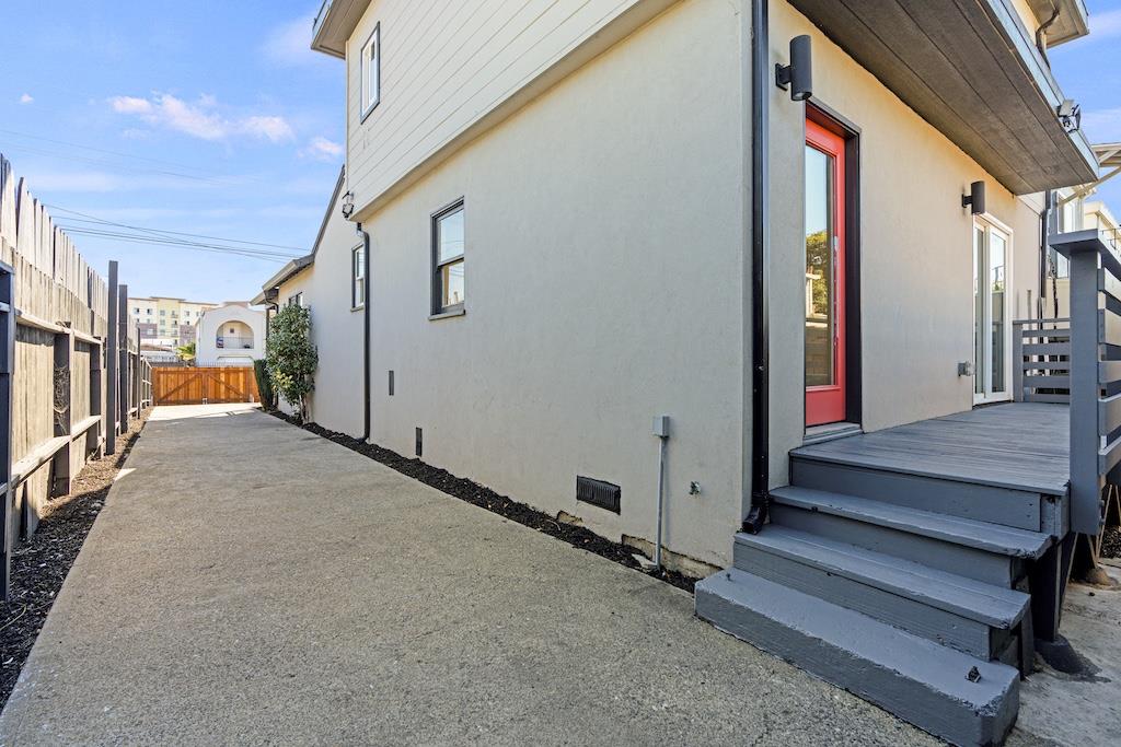 Detail Gallery Image 2 of 18 For 1463 103rd Ave, Oakland,  CA 94603 - 4 Beds | 2 Baths