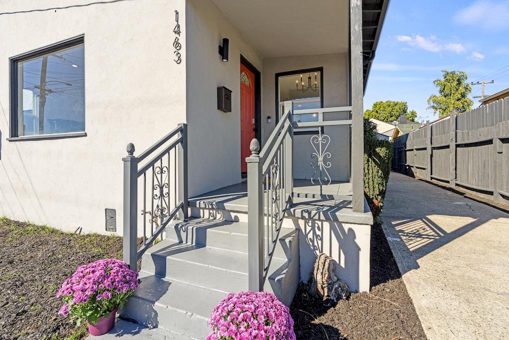 Detail Gallery Image 3 of 18 For 1463 103rd Ave, Oakland,  CA 94603 - 4 Beds | 2 Baths