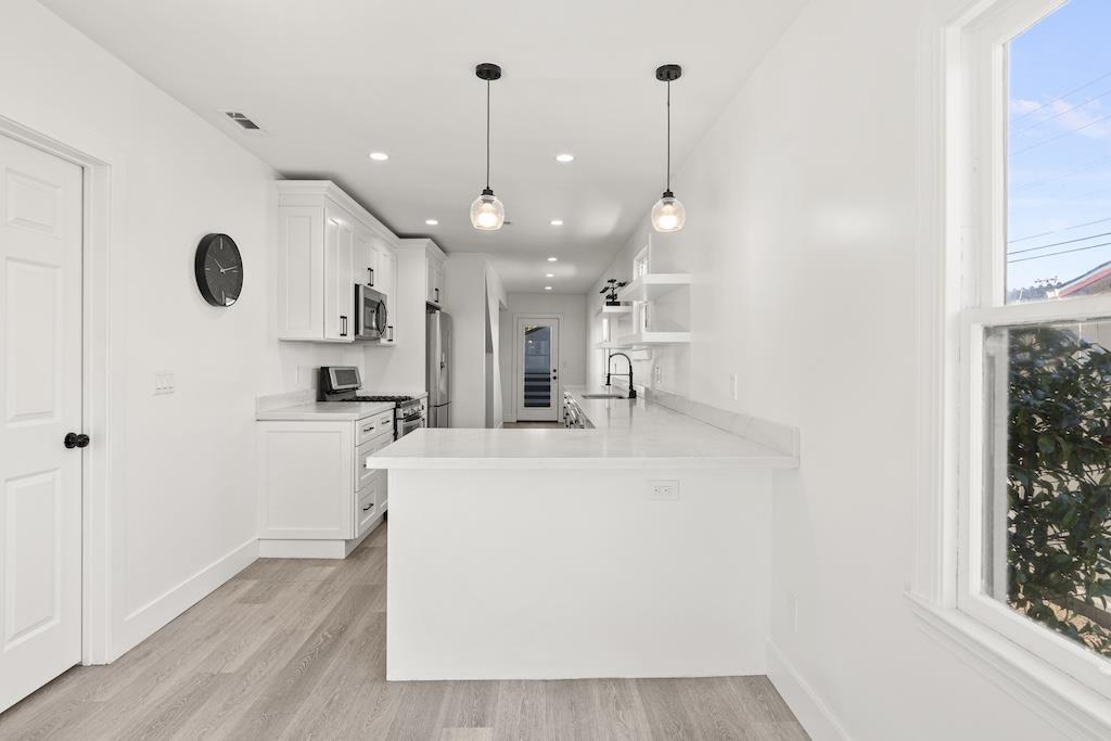 Detail Gallery Image 8 of 18 For 1463 103rd Ave, Oakland,  CA 94603 - 4 Beds | 2 Baths