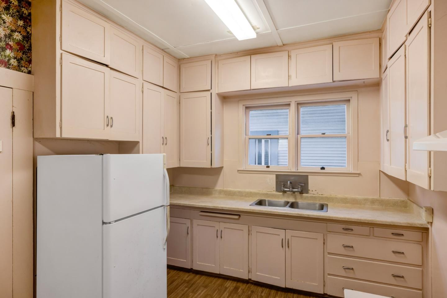 Detail Gallery Image 10 of 30 For 486 Van Buren St, Monterey,  CA 93940 - 5 Beds | 3 Baths