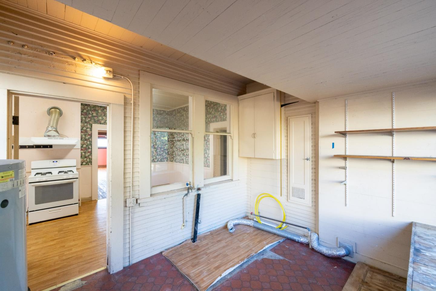 Detail Gallery Image 11 of 30 For 486 Van Buren St, Monterey,  CA 93940 - 5 Beds | 3 Baths