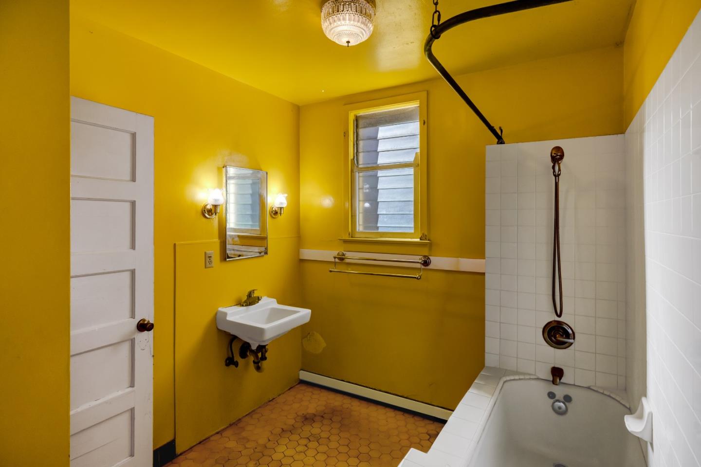 Detail Gallery Image 15 of 30 For 486 Van Buren St, Monterey,  CA 93940 - 5 Beds | 3 Baths