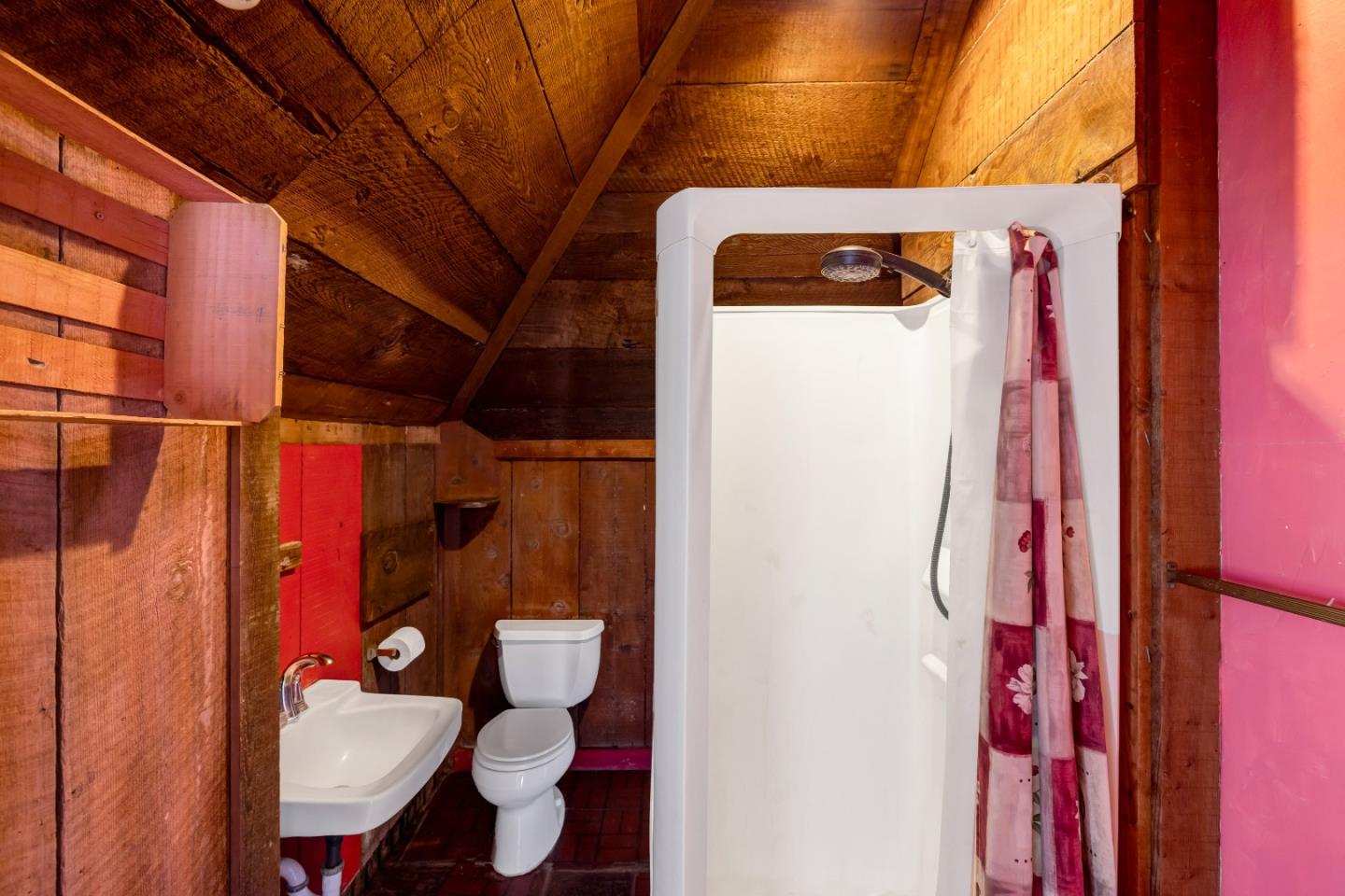 Detail Gallery Image 18 of 30 For 486 Van Buren St, Monterey,  CA 93940 - 5 Beds | 3 Baths