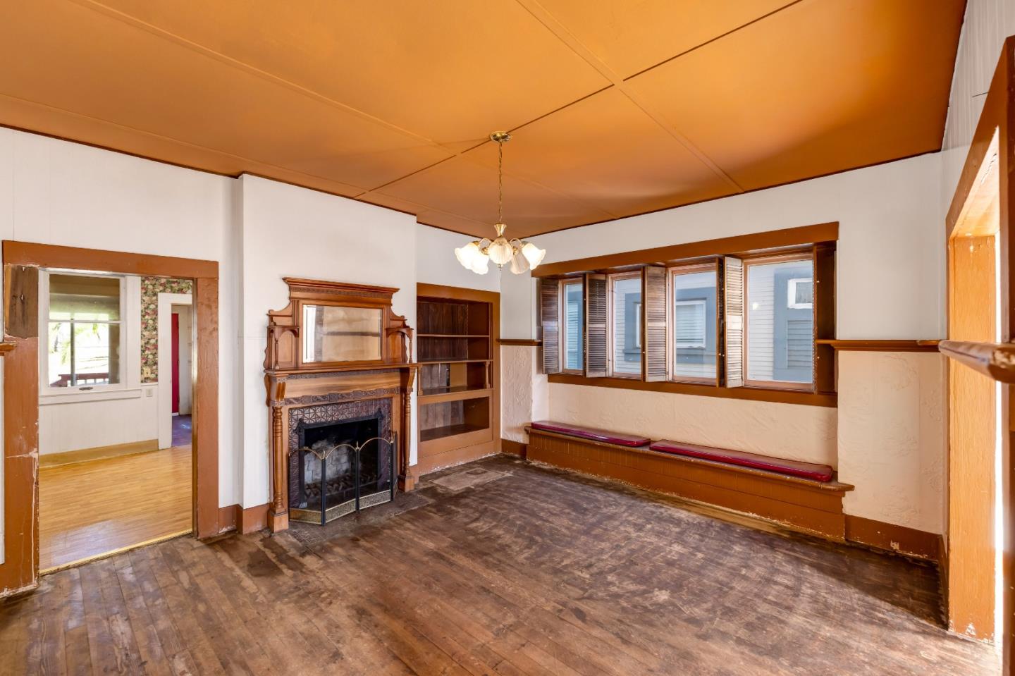 Detail Gallery Image 3 of 30 For 486 Van Buren St, Monterey,  CA 93940 - 5 Beds | 3 Baths