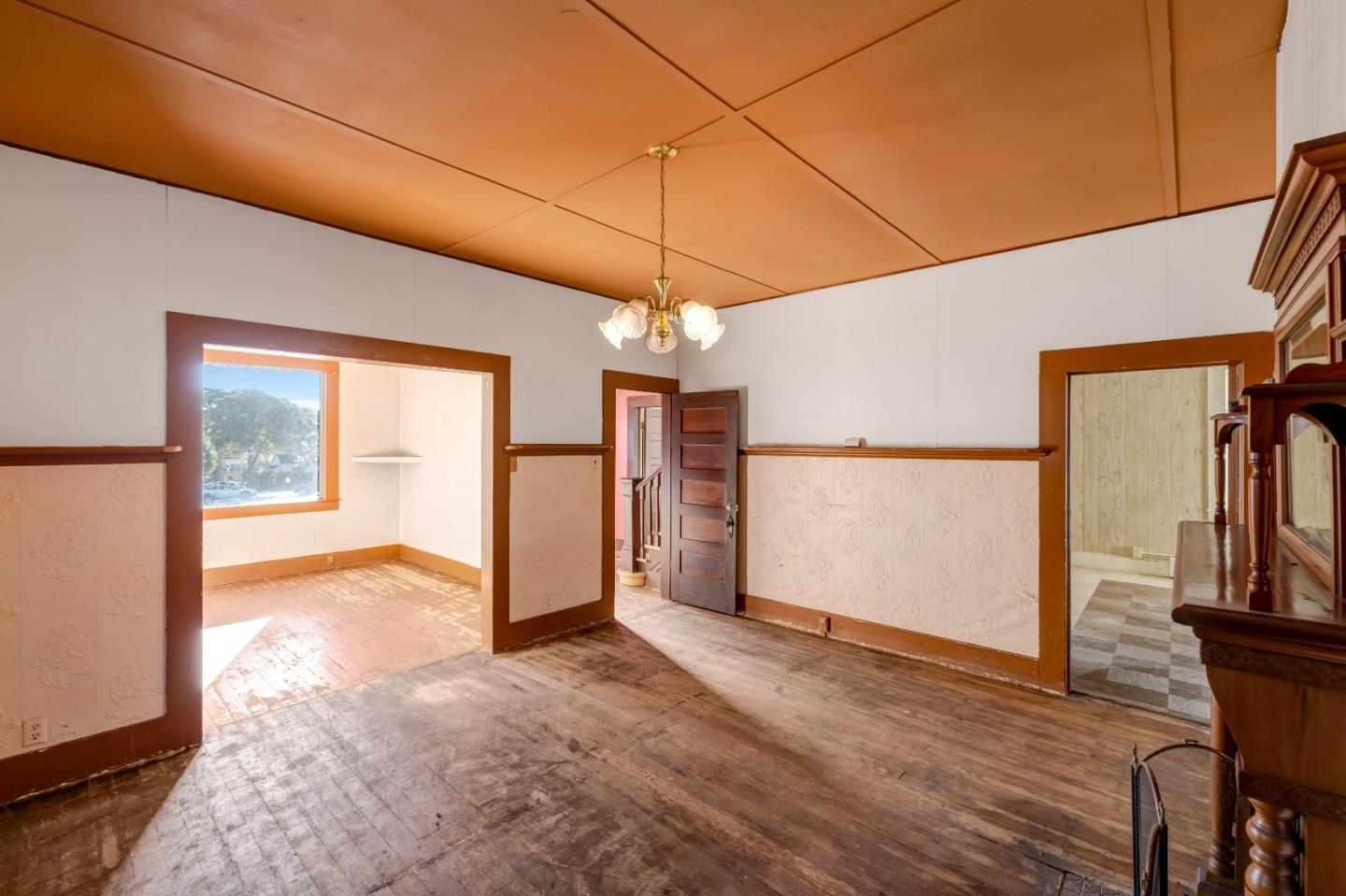 Detail Gallery Image 5 of 30 For 486 Van Buren St, Monterey,  CA 93940 - 5 Beds | 3 Baths