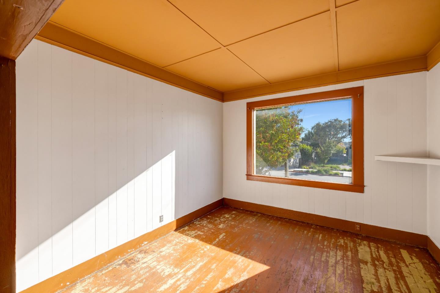 Detail Gallery Image 6 of 30 For 486 Van Buren St, Monterey,  CA 93940 - 5 Beds | 3 Baths