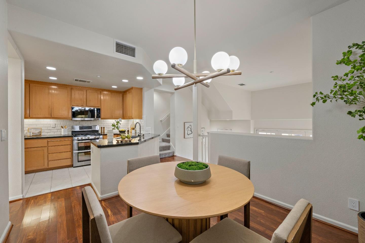 Detail Gallery Image 15 of 51 For 124 Sunol St, San Jose,  CA 95126 - 3 Beds | 3 Baths