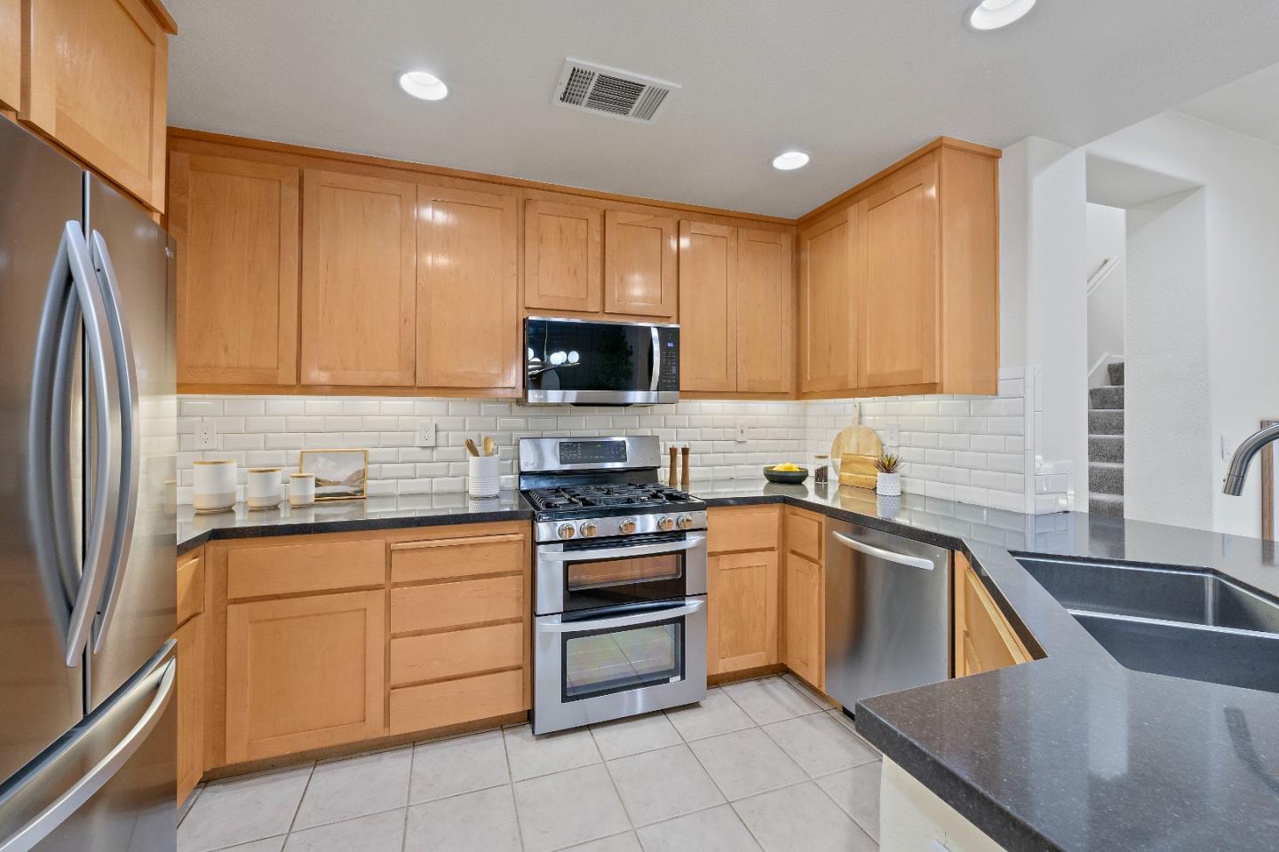 Detail Gallery Image 17 of 51 For 124 Sunol St, San Jose,  CA 95126 - 3 Beds | 3 Baths