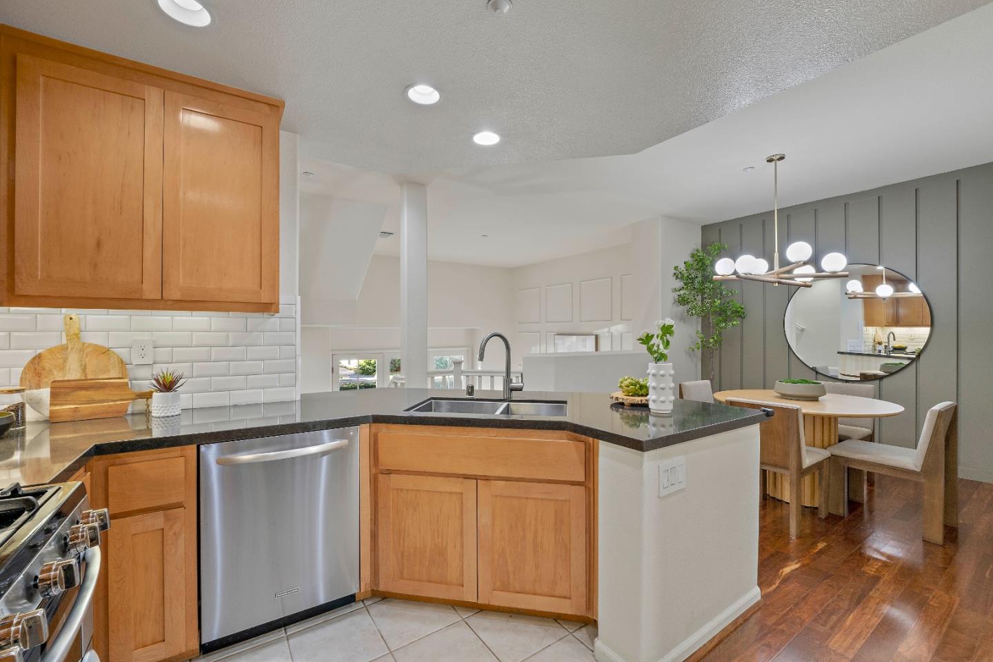 Detail Gallery Image 18 of 51 For 124 Sunol St, San Jose,  CA 95126 - 3 Beds | 3 Baths