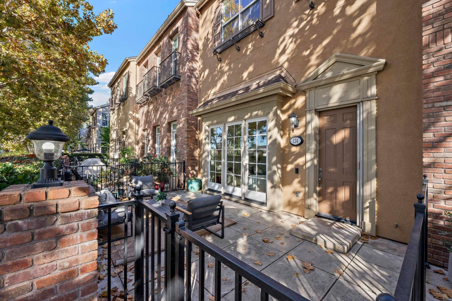 Detail Gallery Image 3 of 51 For 124 Sunol St, San Jose,  CA 95126 - 3 Beds | 3 Baths