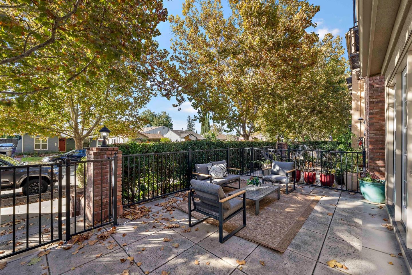 Detail Gallery Image 4 of 51 For 124 Sunol St, San Jose,  CA 95126 - 3 Beds | 3 Baths