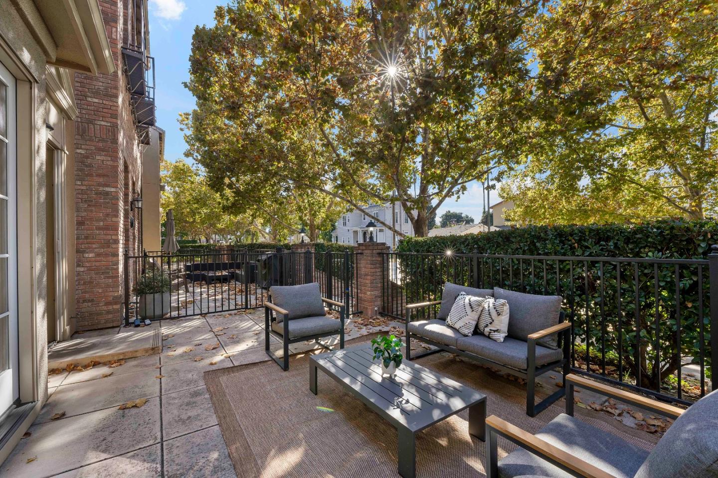 Detail Gallery Image 6 of 51 For 124 Sunol St, San Jose,  CA 95126 - 3 Beds | 3 Baths