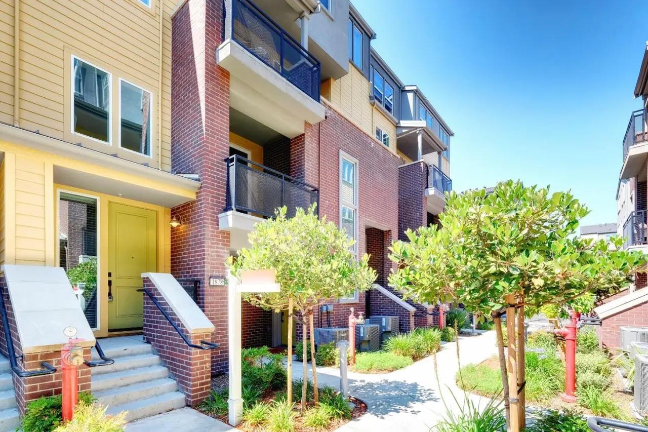 Detail Gallery Image 3 of 15 For 1878 Slate Pl, San Jose,  CA 95133 - 3 Beds | 3 Baths