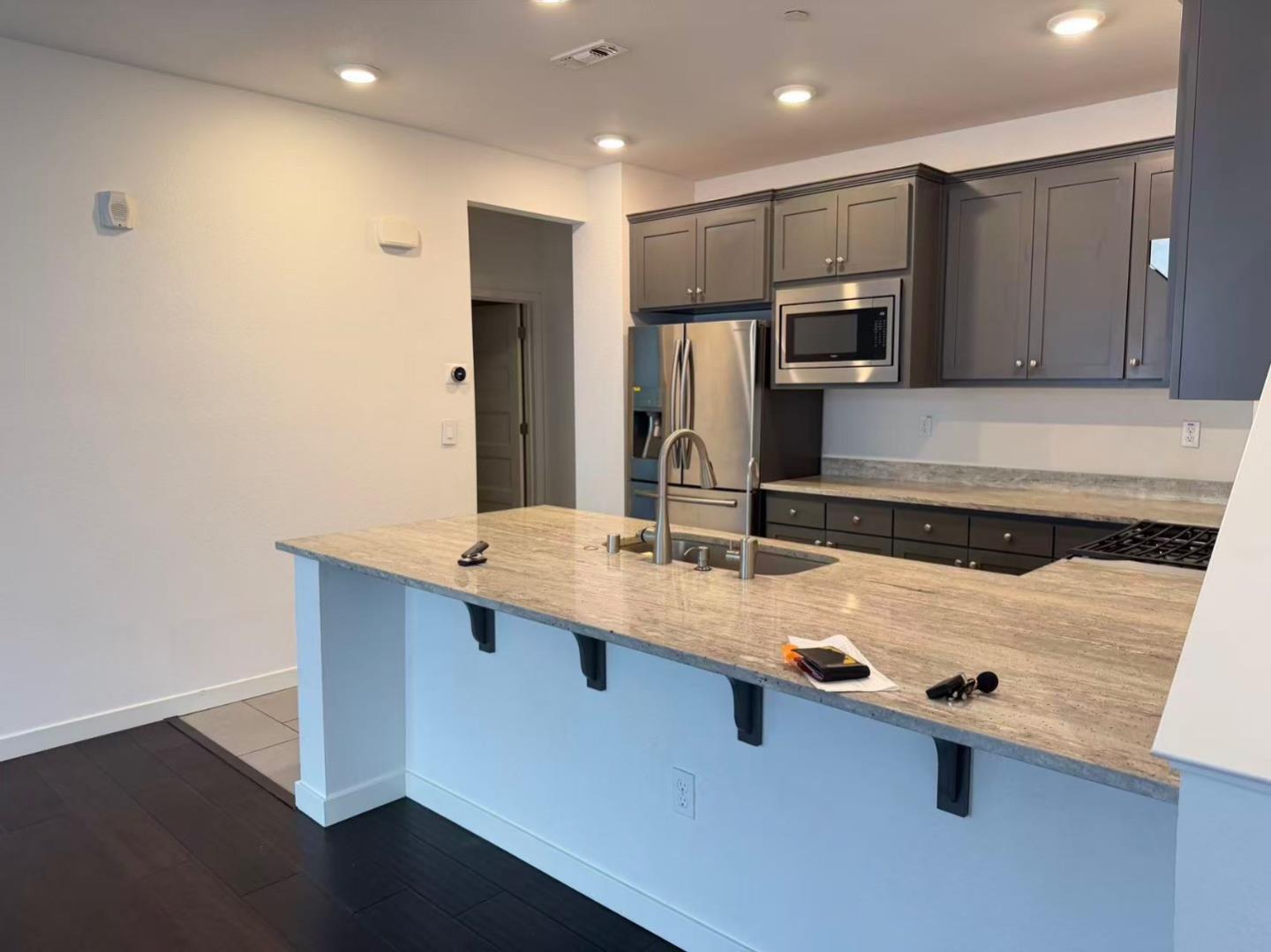 Detail Gallery Image 4 of 15 For 1878 Slate Pl, San Jose,  CA 95133 - 3 Beds | 3 Baths