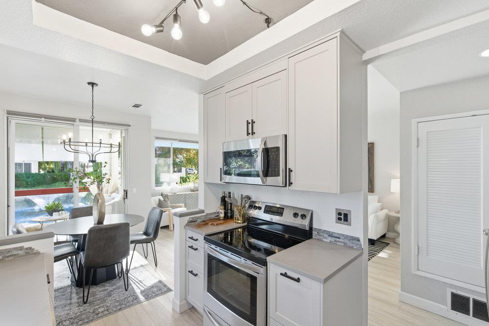 Detail Gallery Image 18 of 63 For 307 Chelsea Way, Redwood City,  CA 94061 - 1 Beds | 1 Baths