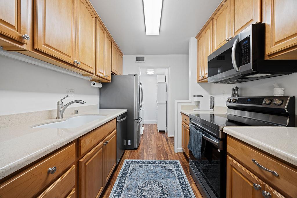 Detail Gallery Image 15 of 49 For 3350 La Mesa Dr #10,  San Carlos,  CA 94070 - 2 Beds | 2 Baths