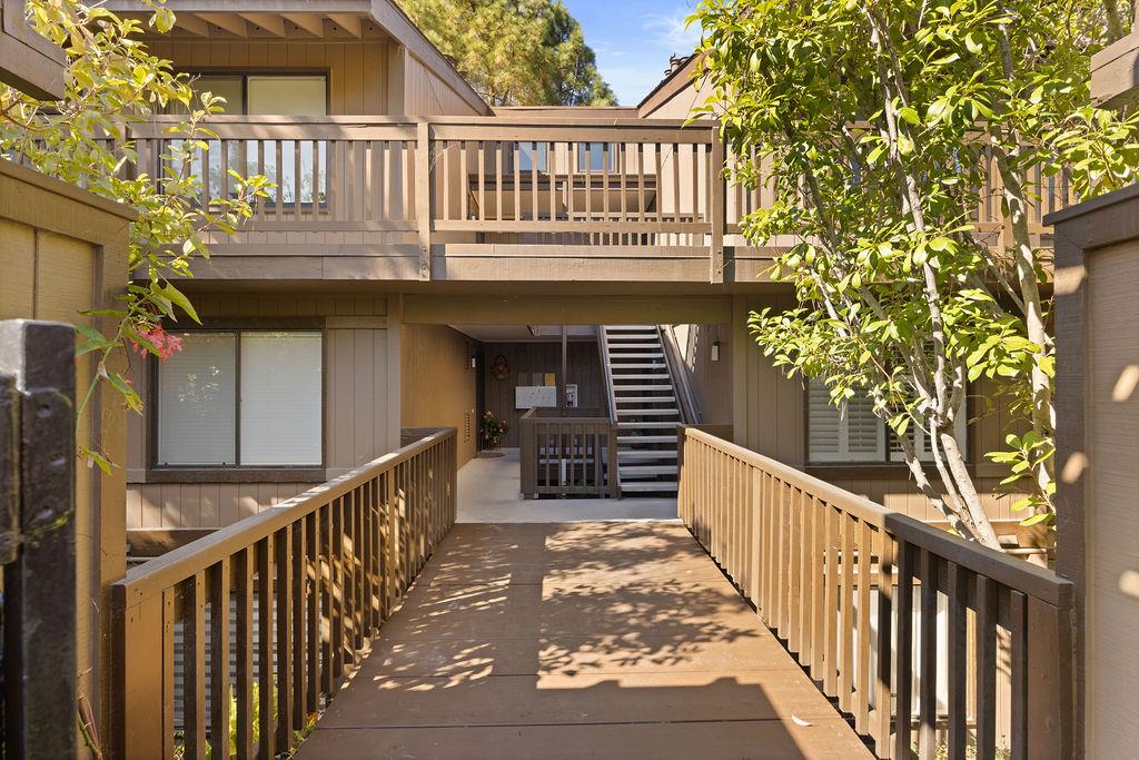 Detail Gallery Image 2 of 49 For 3350 La Mesa Dr #10,  San Carlos,  CA 94070 - 2 Beds | 2 Baths
