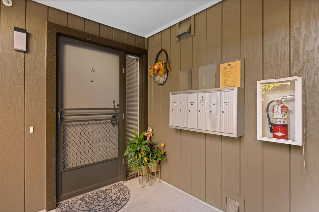 Detail Gallery Image 4 of 49 For 3350 La Mesa Dr #10,  San Carlos,  CA 94070 - 2 Beds | 2 Baths