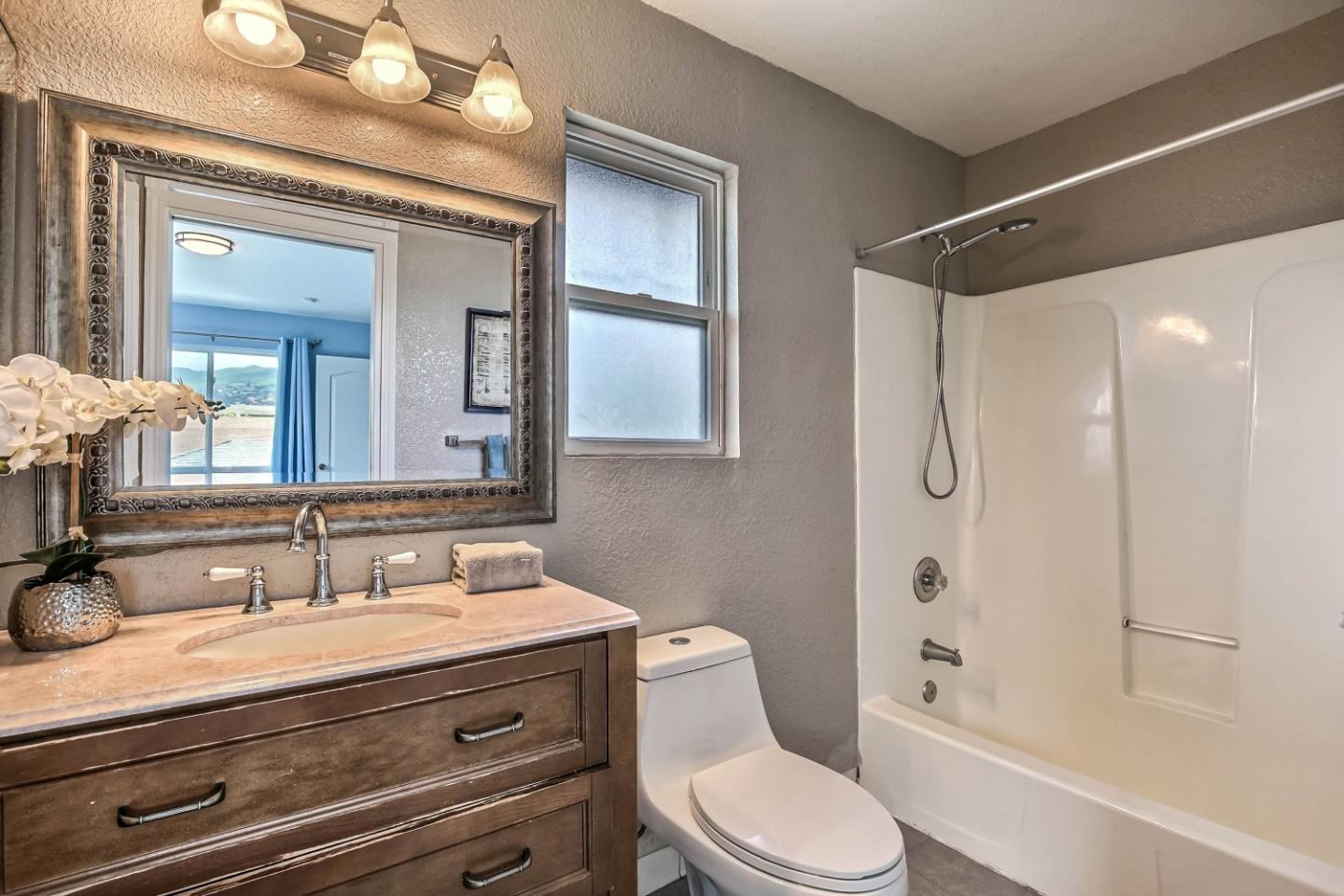 Detail Gallery Image 12 of 19 For 2396 Summer St, San Jose,  CA 95116 - 4 Beds | 3 Baths