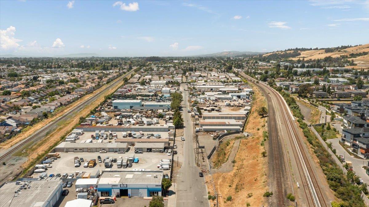 Detail Gallery Image 2 of 26 For 29605 Pacific St, Hayward,  CA 94544 - – Beds | – Baths