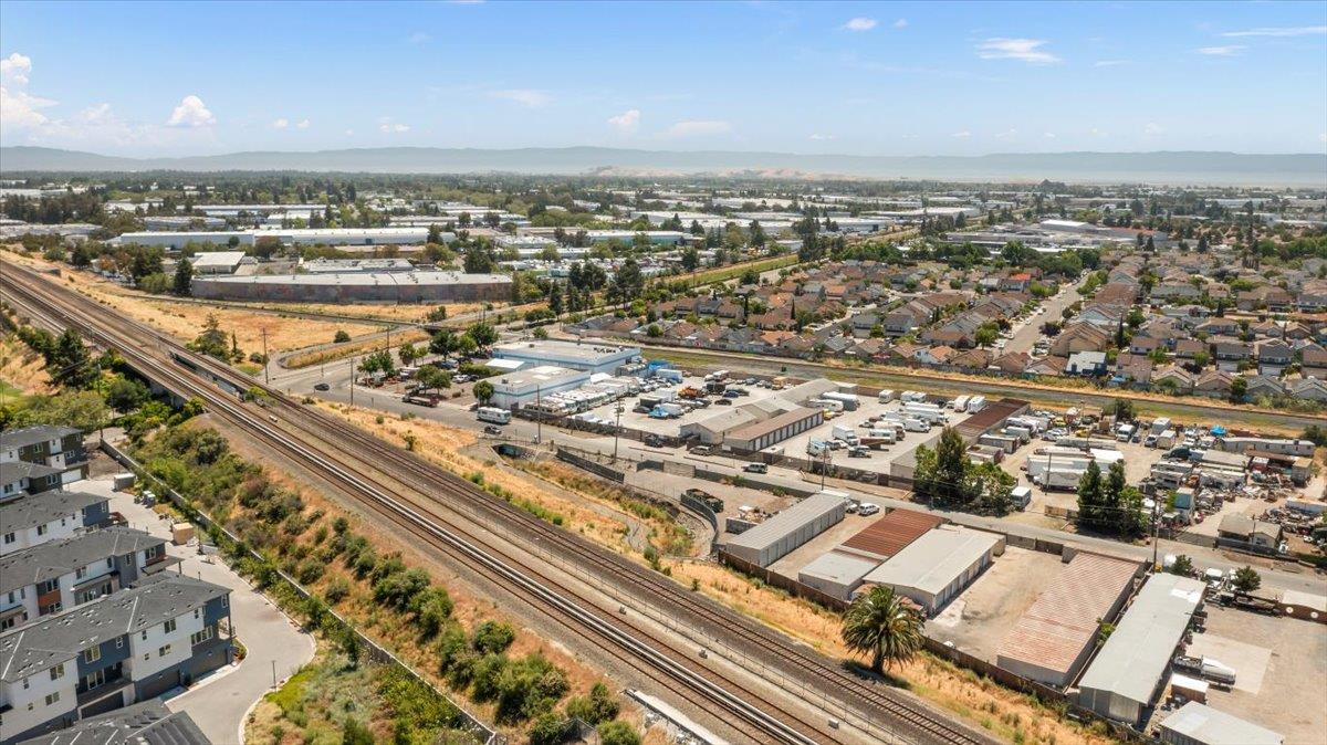 Detail Gallery Image 4 of 26 For 29605 Pacific St, Hayward,  CA 94544 - – Beds | – Baths