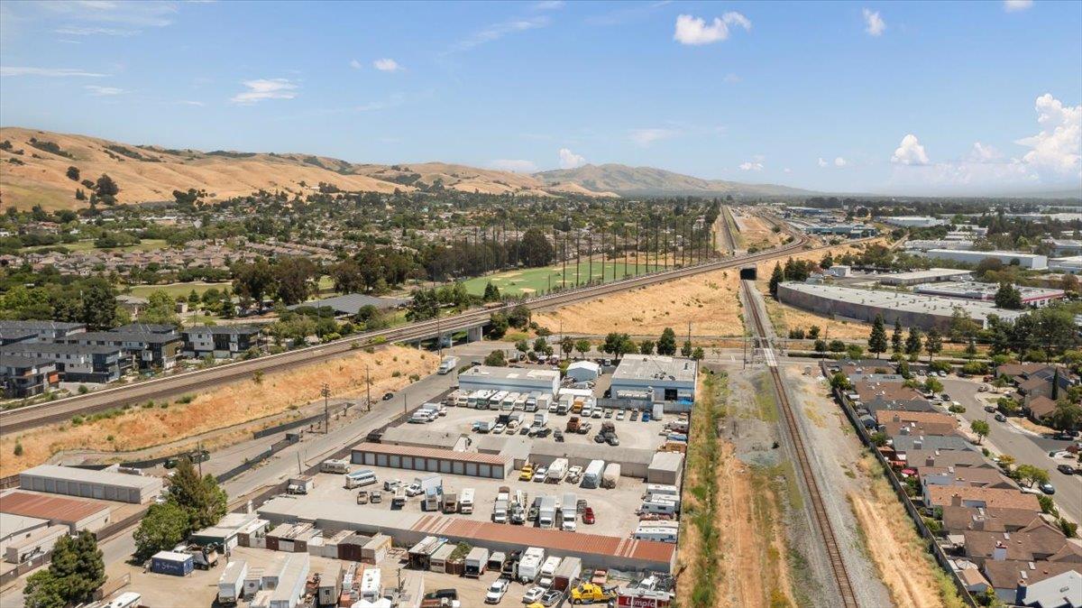 Detail Gallery Image 5 of 26 For 29605 Pacific St, Hayward,  CA 94544 - – Beds | – Baths