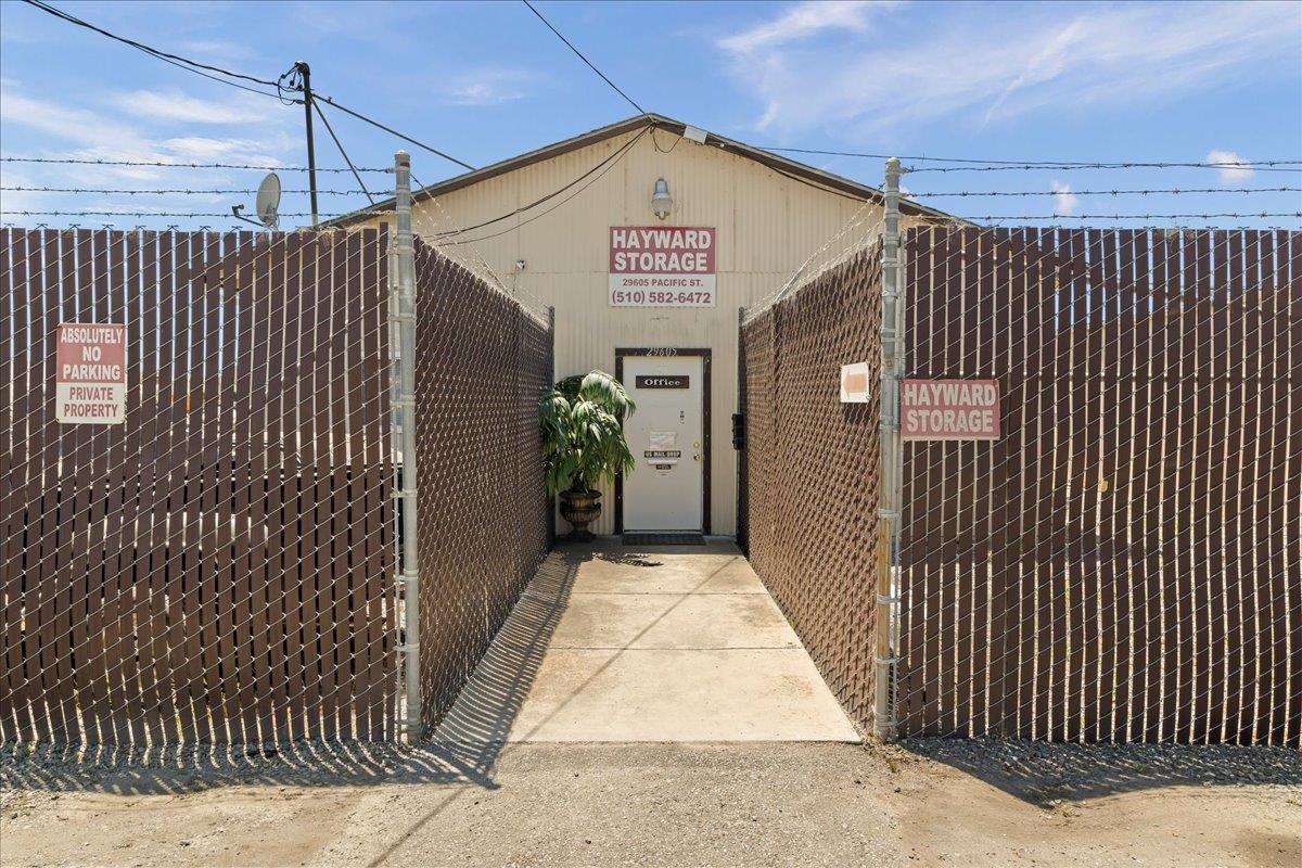 Detail Gallery Image 8 of 26 For 29605 Pacific St, Hayward,  CA 94544 - – Beds | – Baths