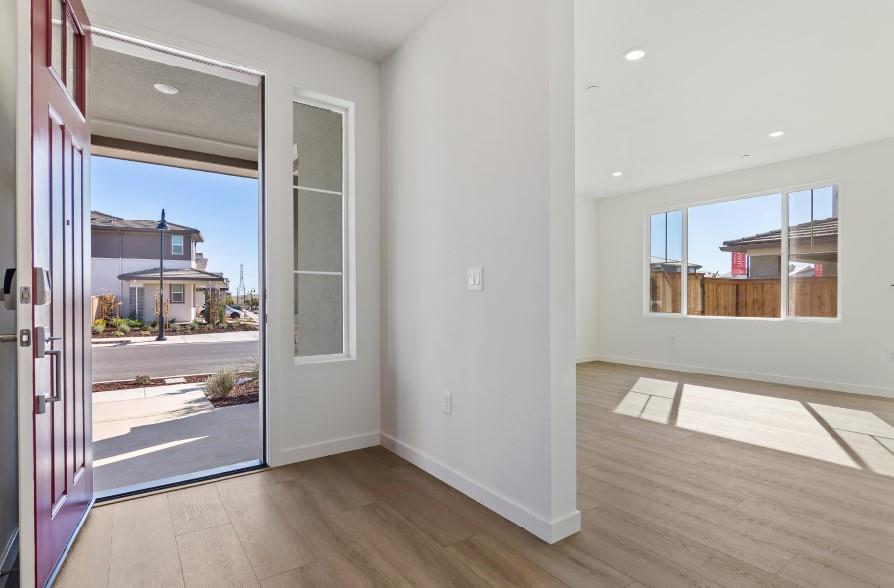 Detail Gallery Image 4 of 14 For 5709 Pathway Dr, Fairfield,  CA 94533 - 4 Beds | 3 Baths