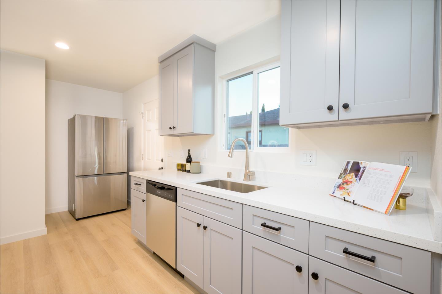 Detail Gallery Image 14 of 61 For 1064 15th Ave, Redwood City,  CA 94063 - – Beds | – Baths