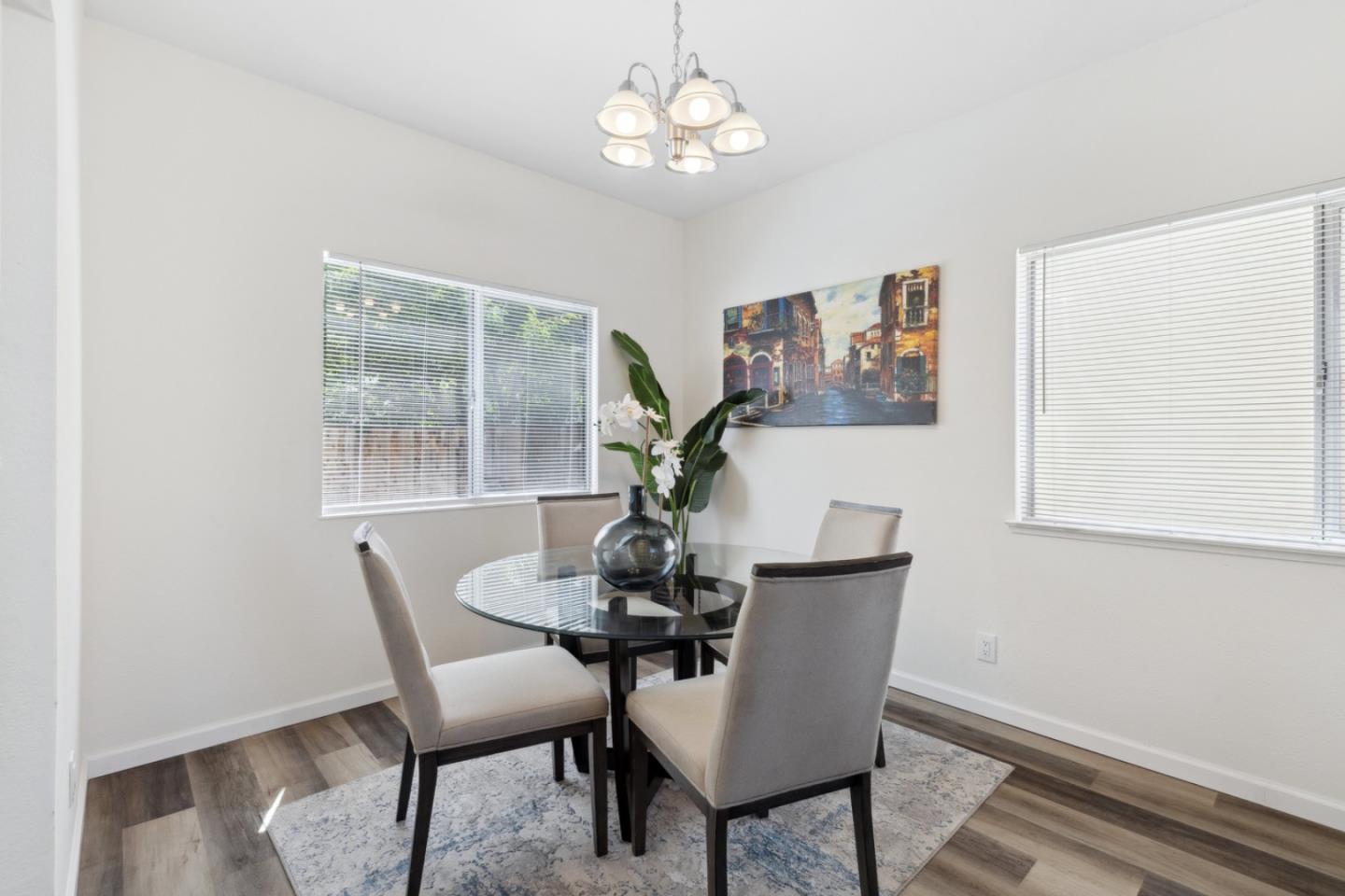 Detail Gallery Image 10 of 32 For 1291 Royal Crest Dr, San Jose,  CA 95131 - 4 Beds | 2/1 Baths