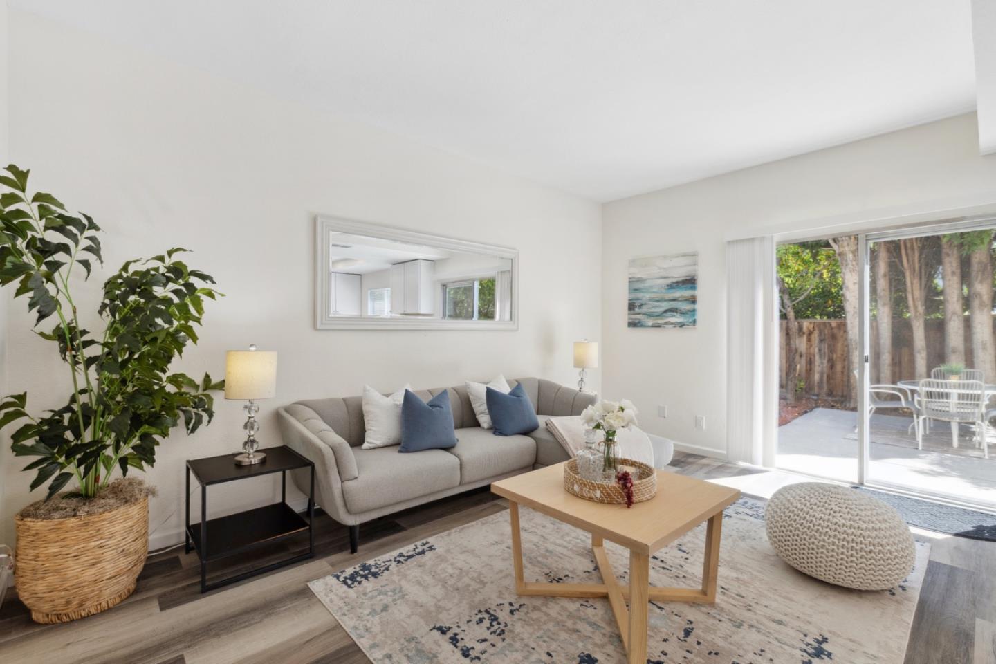 Detail Gallery Image 11 of 32 For 1291 Royal Crest Dr, San Jose,  CA 95131 - 4 Beds | 2/1 Baths