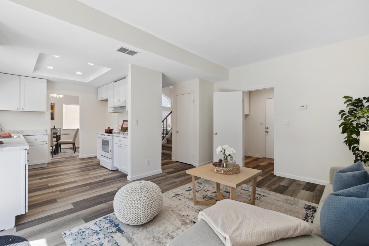 Detail Gallery Image 12 of 32 For 1291 Royal Crest Dr, San Jose,  CA 95131 - 4 Beds | 2/1 Baths