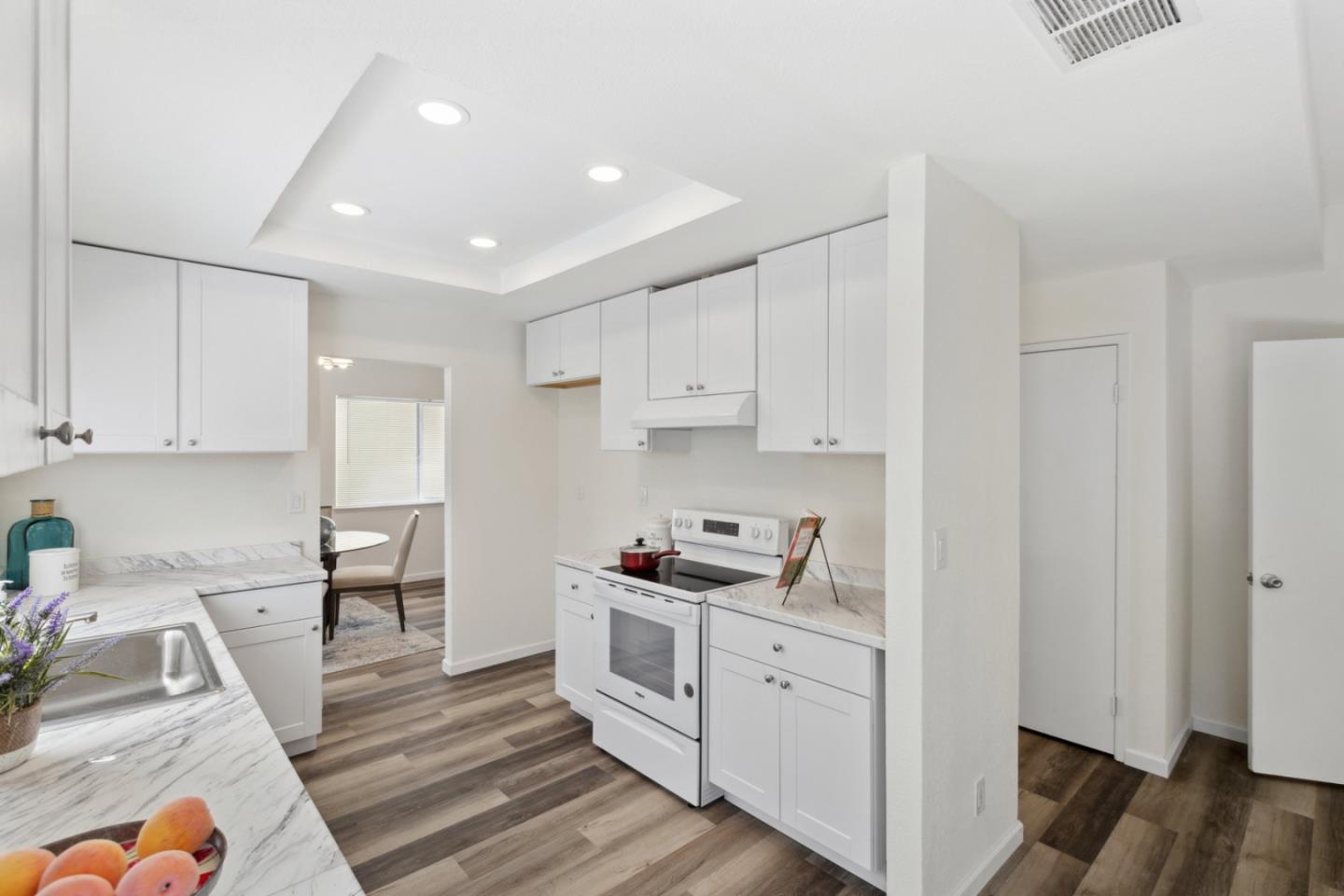 Detail Gallery Image 14 of 32 For 1291 Royal Crest Dr, San Jose,  CA 95131 - 4 Beds | 2/1 Baths