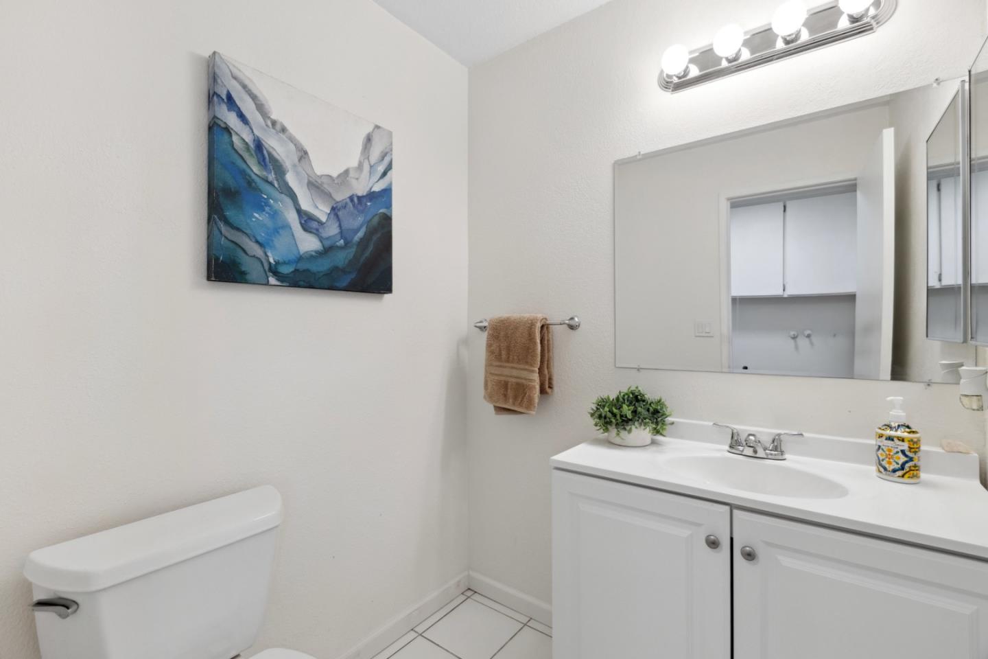 Detail Gallery Image 17 of 32 For 1291 Royal Crest Dr, San Jose,  CA 95131 - 4 Beds | 2/1 Baths