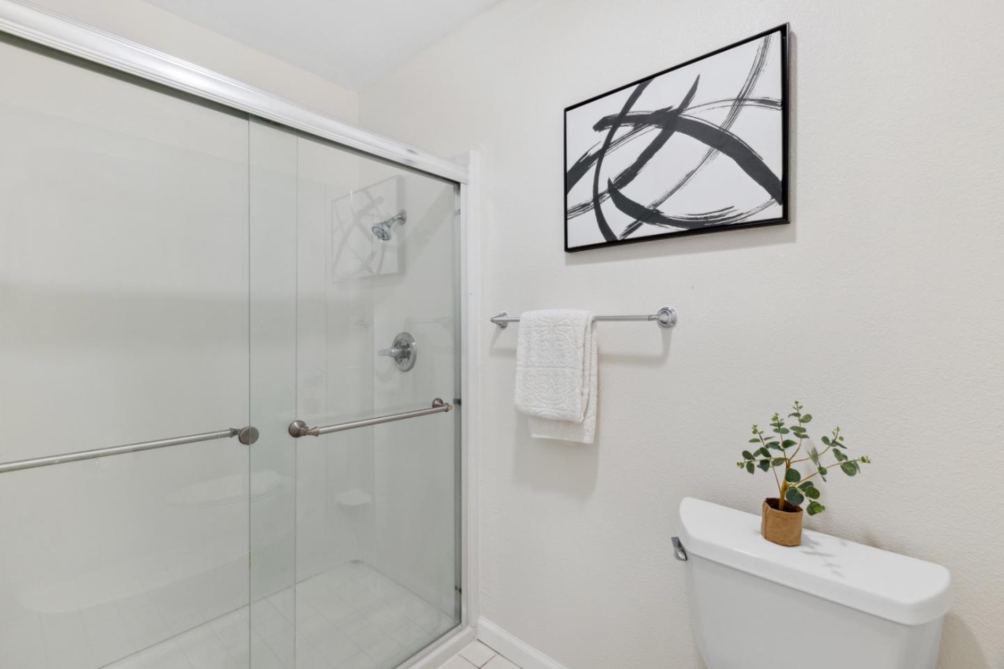 Detail Gallery Image 22 of 32 For 1291 Royal Crest Dr, San Jose,  CA 95131 - 4 Beds | 2/1 Baths