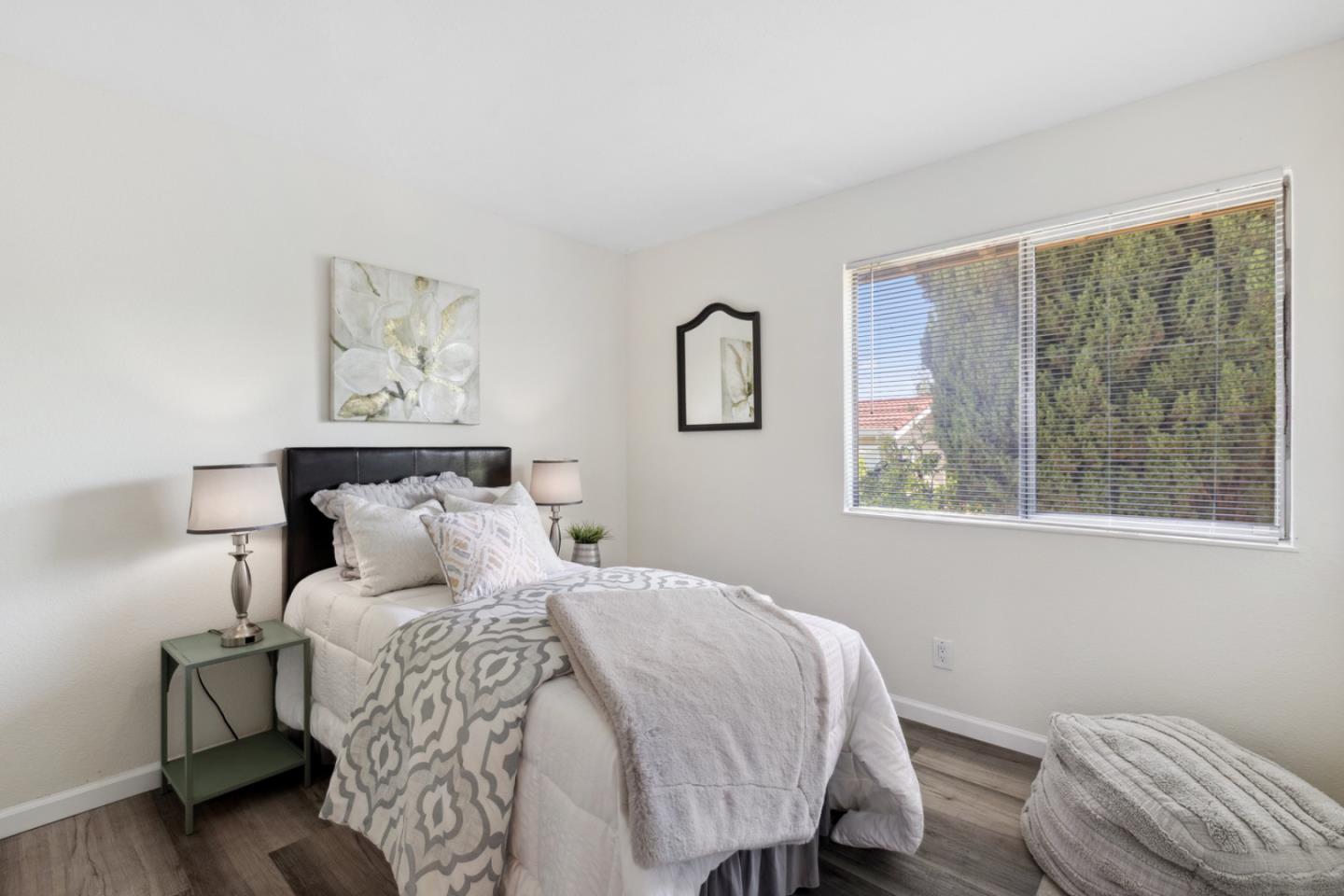 Detail Gallery Image 24 of 32 For 1291 Royal Crest Dr, San Jose,  CA 95131 - 4 Beds | 2/1 Baths