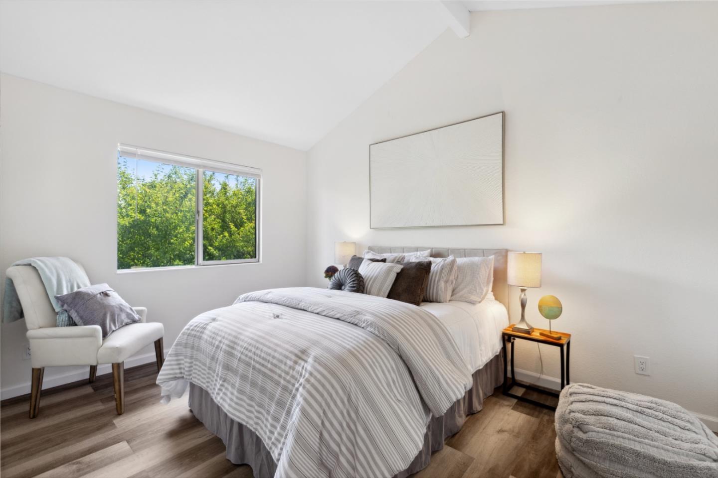 Detail Gallery Image 28 of 32 For 1291 Royal Crest Dr, San Jose,  CA 95131 - 4 Beds | 2/1 Baths