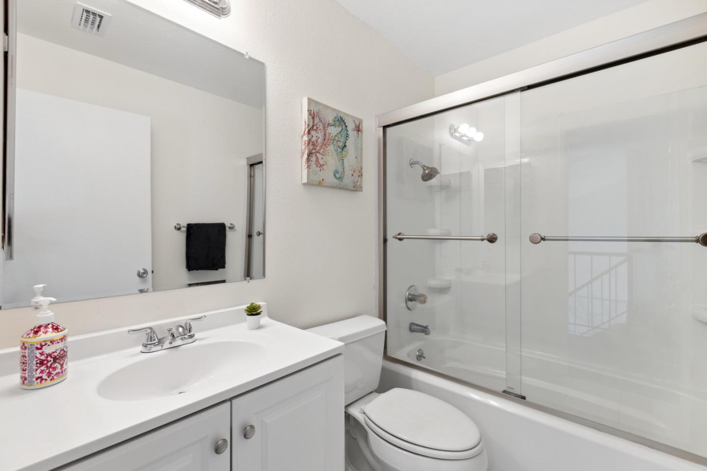 Detail Gallery Image 30 of 32 For 1291 Royal Crest Dr, San Jose,  CA 95131 - 4 Beds | 2/1 Baths