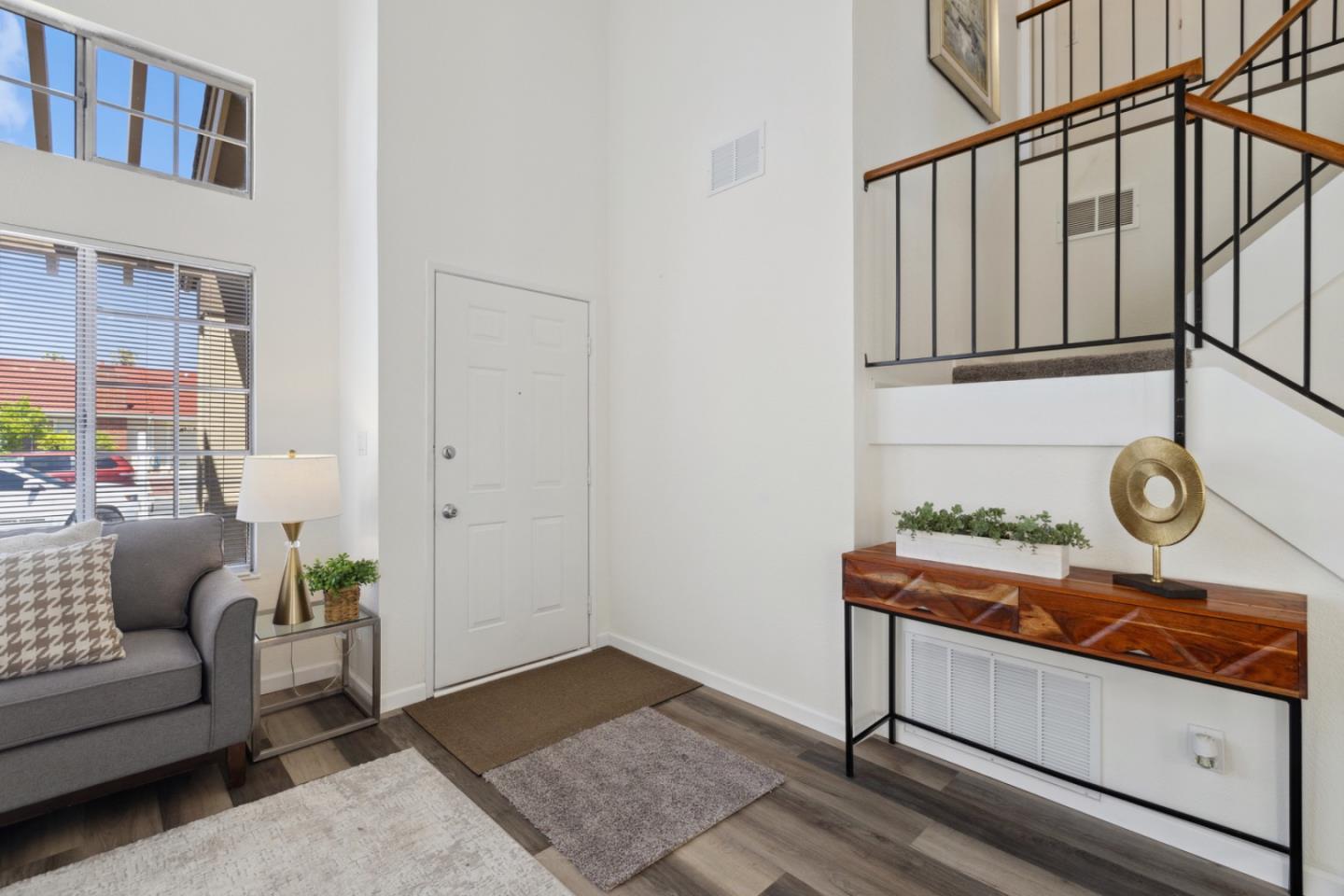 Detail Gallery Image 5 of 32 For 1291 Royal Crest Dr, San Jose,  CA 95131 - 4 Beds | 2/1 Baths