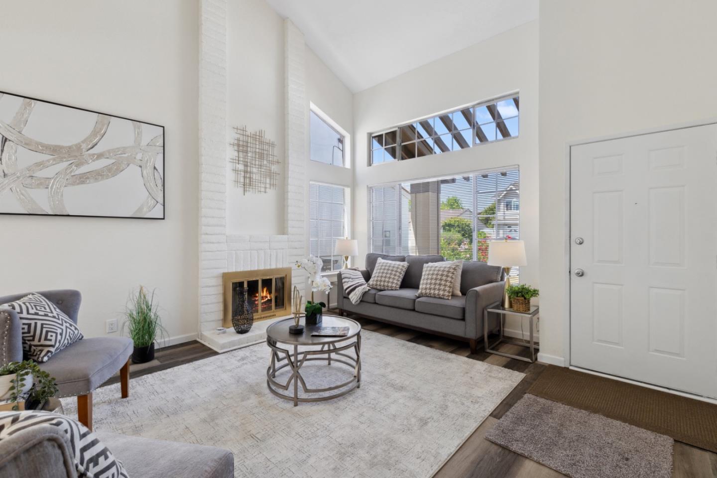 Detail Gallery Image 6 of 32 For 1291 Royal Crest Dr, San Jose,  CA 95131 - 4 Beds | 2/1 Baths