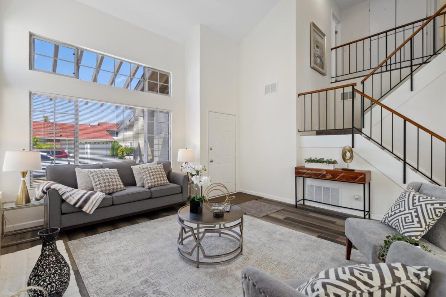 Detail Gallery Image 7 of 32 For 1291 Royal Crest Dr, San Jose,  CA 95131 - 4 Beds | 2/1 Baths