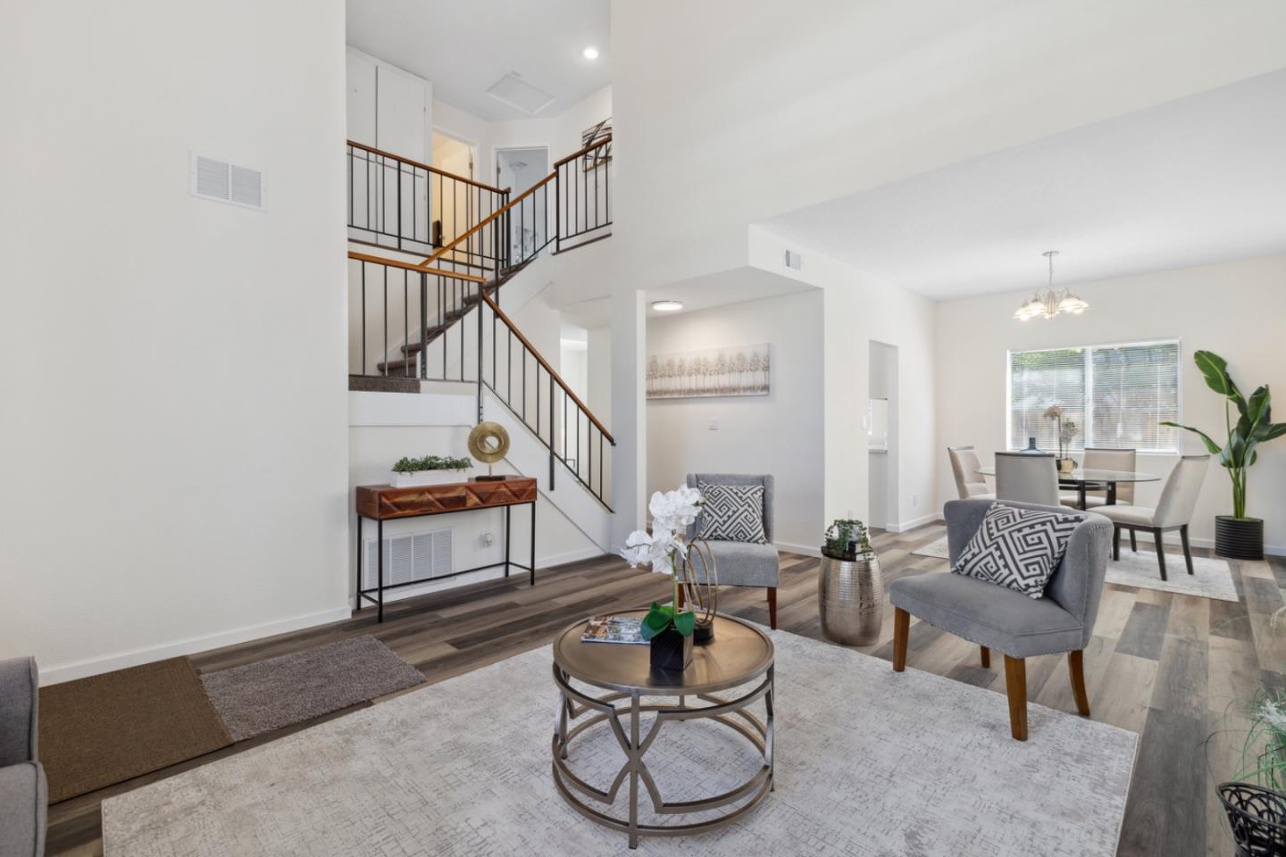 Detail Gallery Image 8 of 32 For 1291 Royal Crest Dr, San Jose,  CA 95131 - 4 Beds | 2/1 Baths