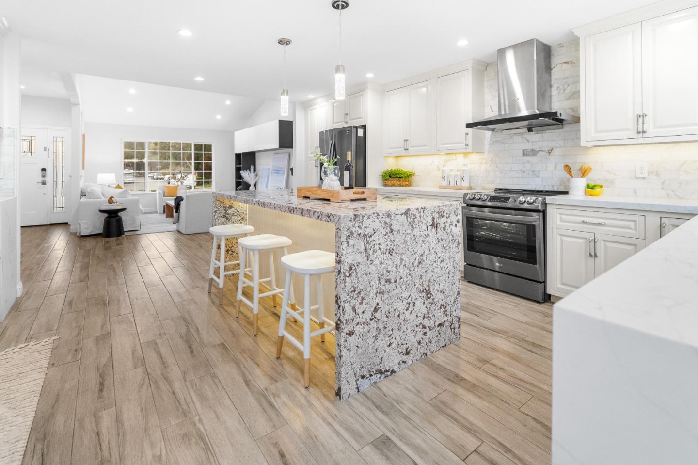 Detail Gallery Image 14 of 34 For 184 Sun Blossom Dr, San Jose,  CA 95123 - 4 Beds | 3 Baths