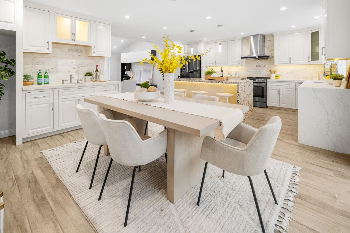 Detail Gallery Image 16 of 34 For 184 Sun Blossom Dr, San Jose,  CA 95123 - 4 Beds | 3 Baths