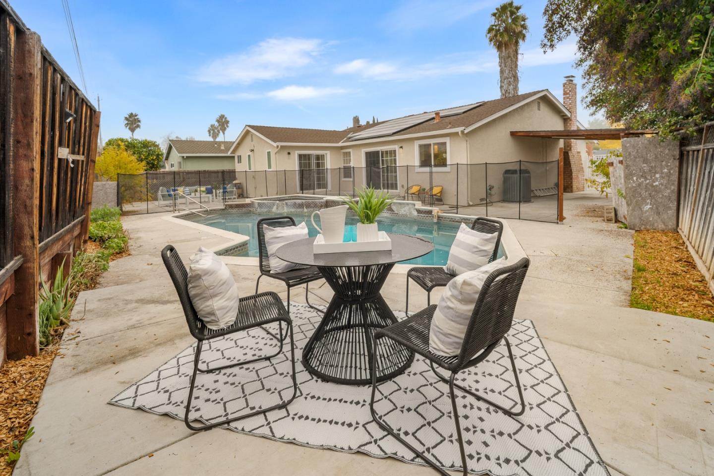 Detail Gallery Image 29 of 34 For 184 Sun Blossom Dr, San Jose,  CA 95123 - 4 Beds | 3 Baths