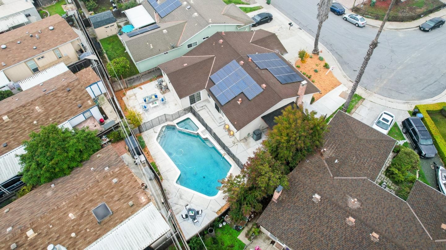 Detail Gallery Image 8 of 34 For 184 Sun Blossom Dr, San Jose,  CA 95123 - 4 Beds | 3 Baths