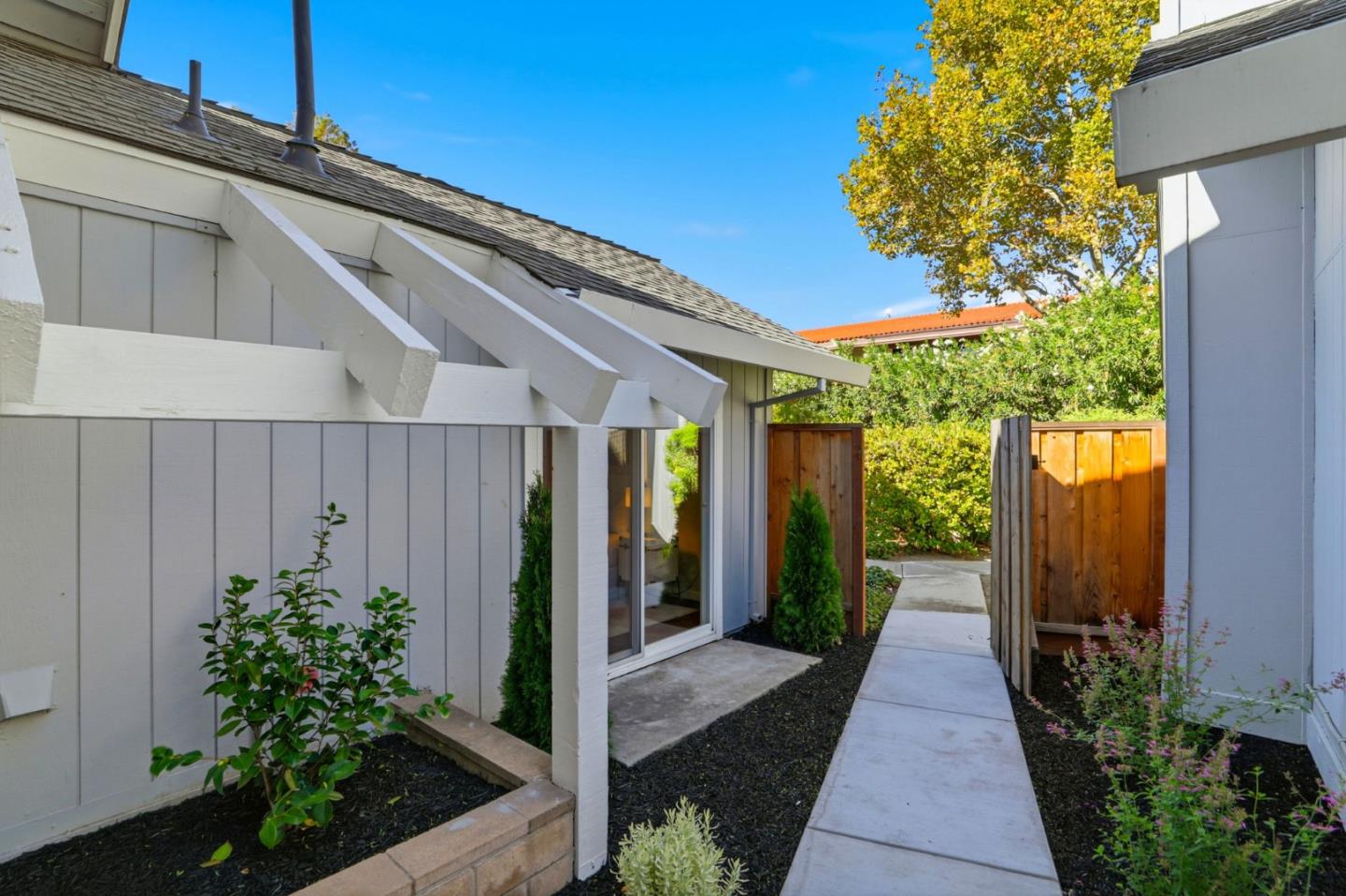 Detail Gallery Image 2 of 44 For 5697 Chesbro Ave, San Jose,  CA 95123 - 3 Beds | 2 Baths