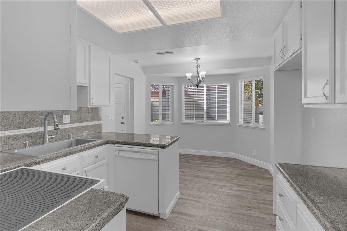 Detail Gallery Image 21 of 31 For 159 Dolphin Cir, Marina,  CA 93933 - 3 Beds | 2 Baths