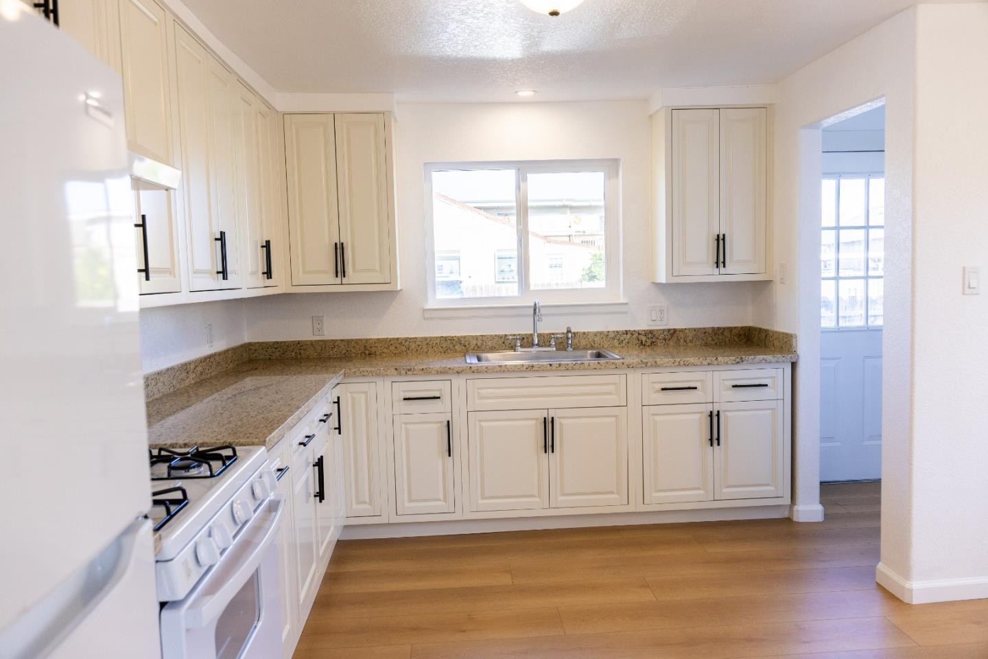 Detail Gallery Image 10 of 15 For 1248 Whitton Ave, San Jose,  CA 95116 - 2 Beds | 1 Baths