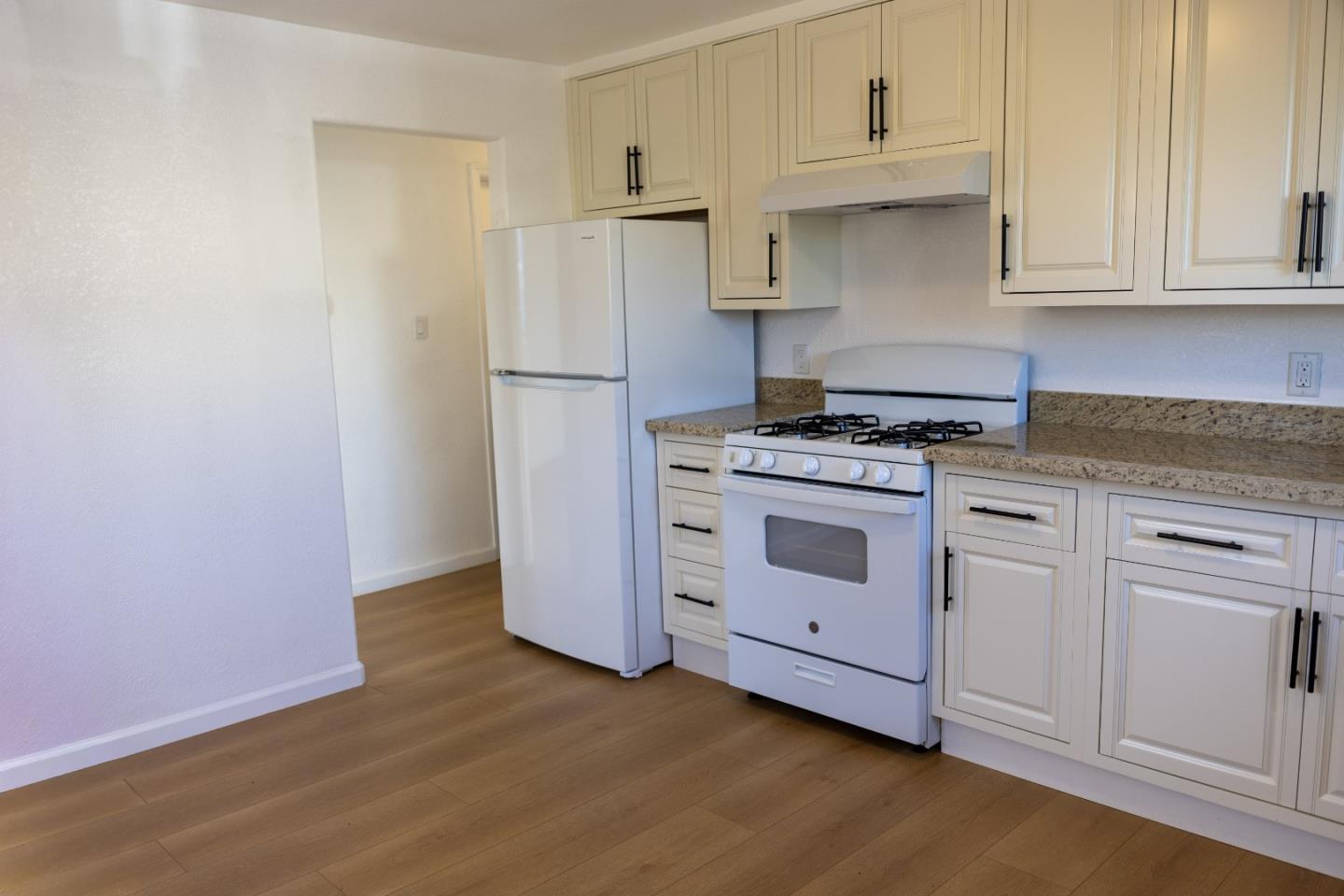 Detail Gallery Image 11 of 15 For 1248 Whitton Ave, San Jose,  CA 95116 - 2 Beds | 1 Baths